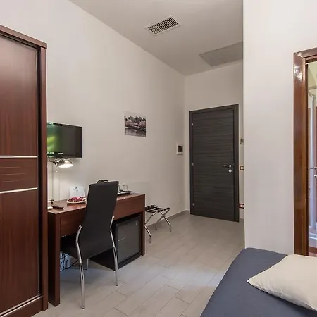 Eroom42 3* Rome